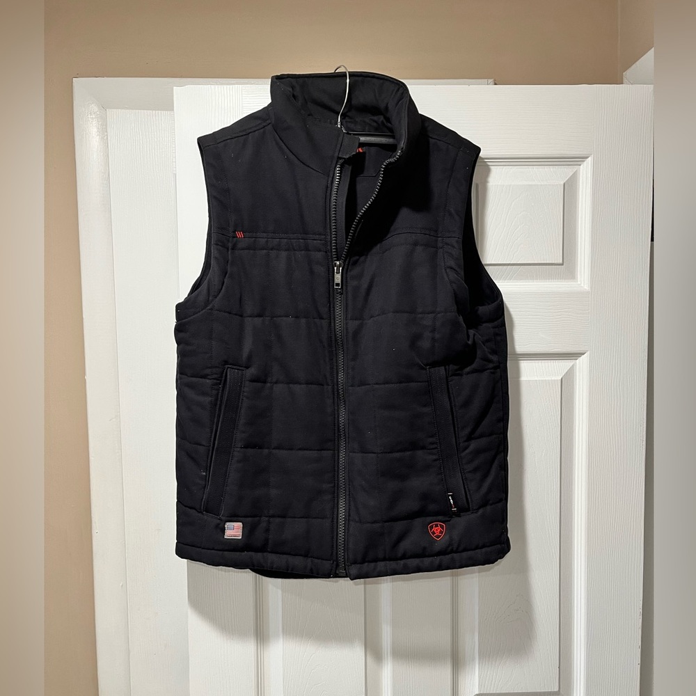 Mens ariat vest